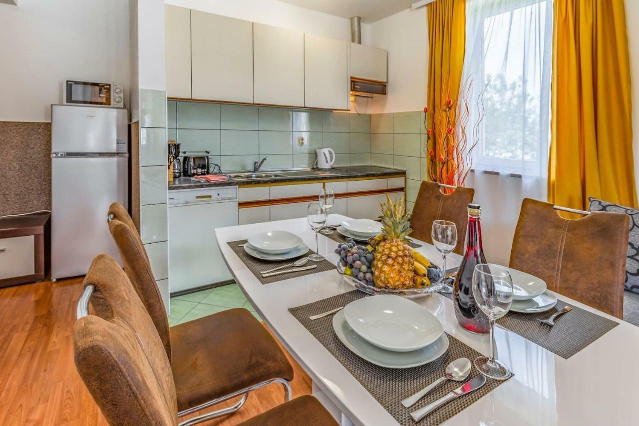 All Seasons Apartment Pula Exterior photo