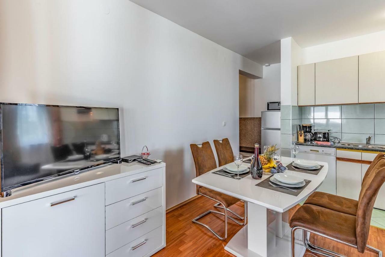All Seasons Apartment Pula Exterior photo